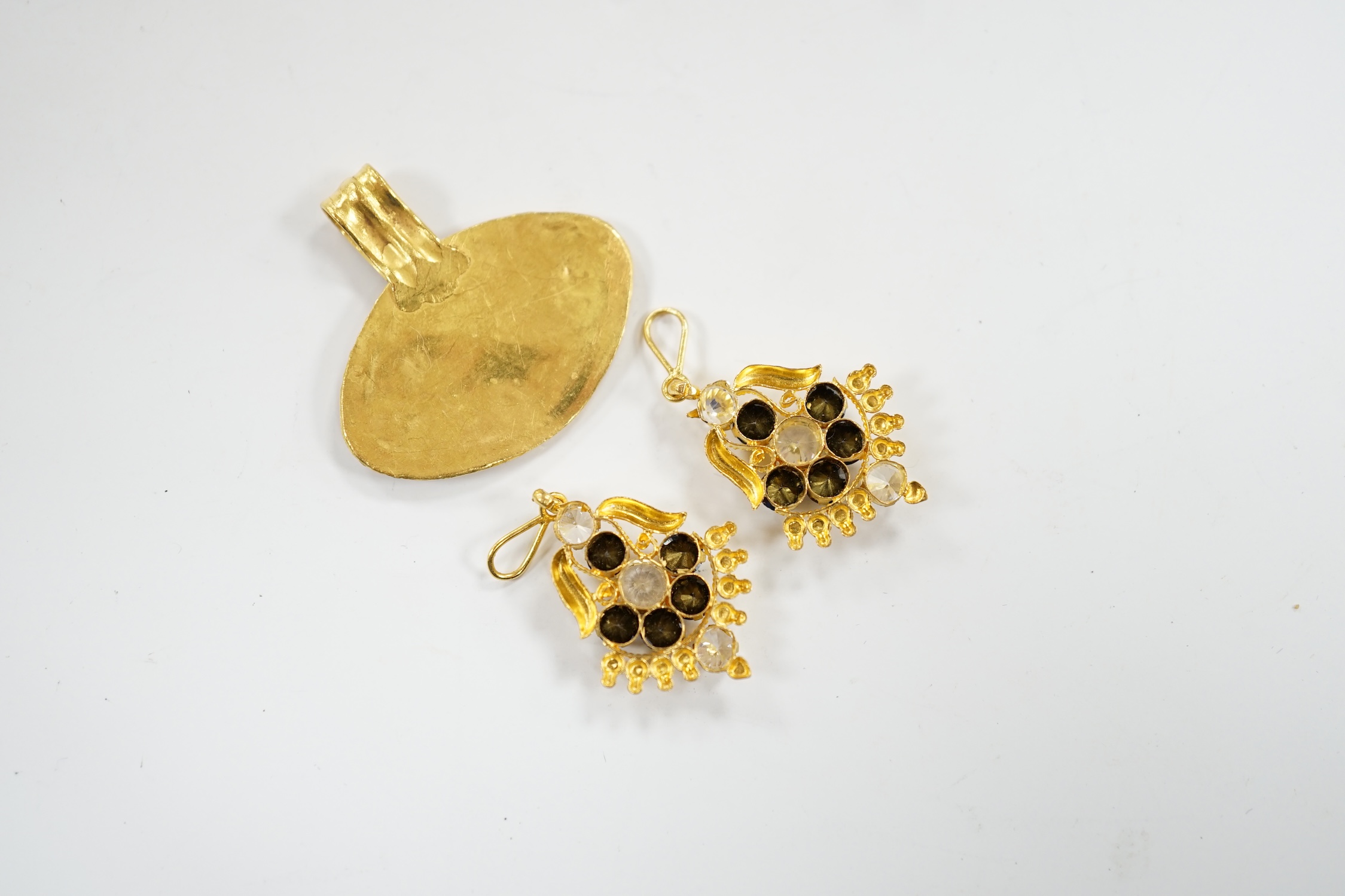 A pair of Middle Eastern two colour sapphire? cluster set drop earrings, the fittings stamped 916, together with a Middle Eastern yellow metal oval pendant, 26mm, with wirework decoration, gross weight 6.7 grams.